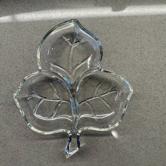Clear Pressed Glass Divided Dish – Vintage Mid-Century Maple Leaf Design - Picture 2 of 5
